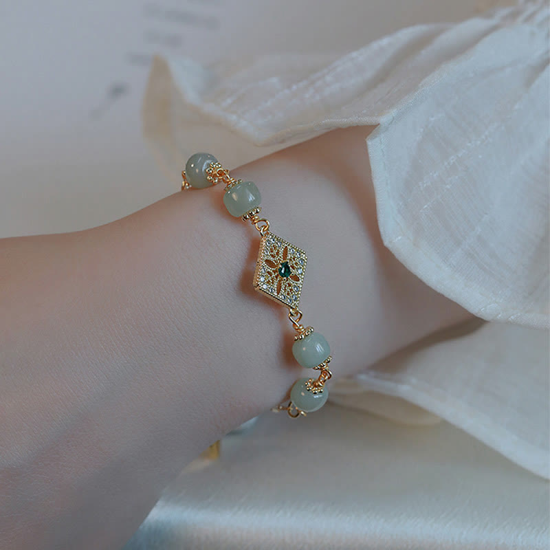 Bracelet porte-bonheur en perles de jade Hetian naturelles de Buddha Stones à motif carré