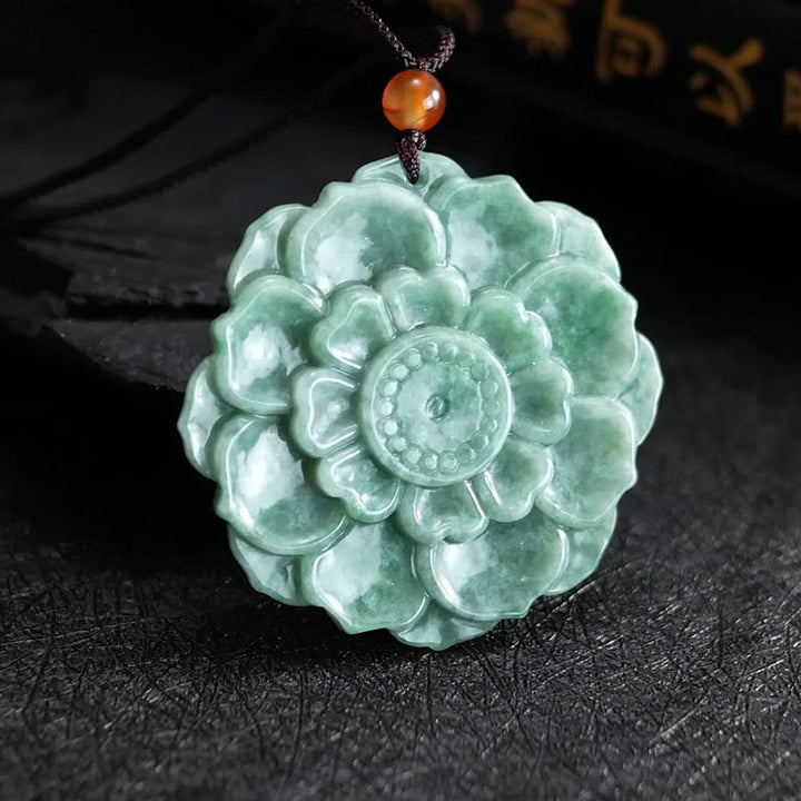 Collier pendentif en jade à motif de lotus Buddha Stones et porte-bonheur