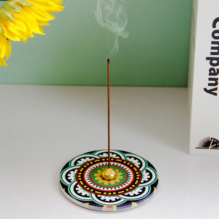 Brûleur d'encens en céramique avec bâton de bénédiction et Buddha Stones à motifs colorés