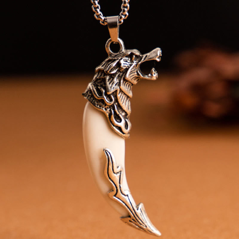 Collier pendentif d'équilibre en acier titane imitation dent de loup en Buddha Stones