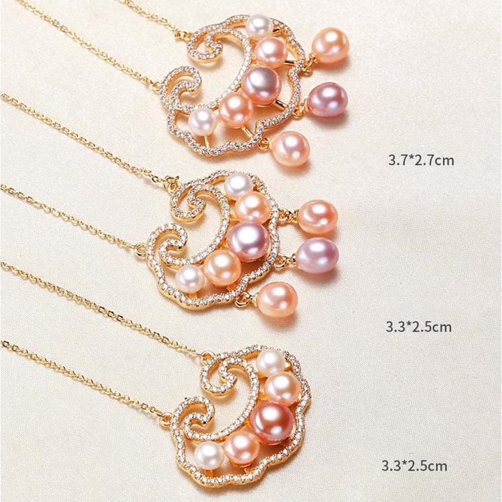 Buddha Stones en perles naturelles plaquées or 18 carats et breloque en forme de cadenas chinois