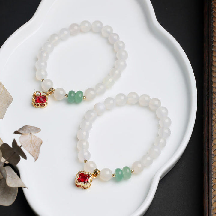 Buddha Stones Agate blanche naturelle Agate rouge Sac d'argent Caractère Fu Trèfle à quatre feuilles Bracelet de protection