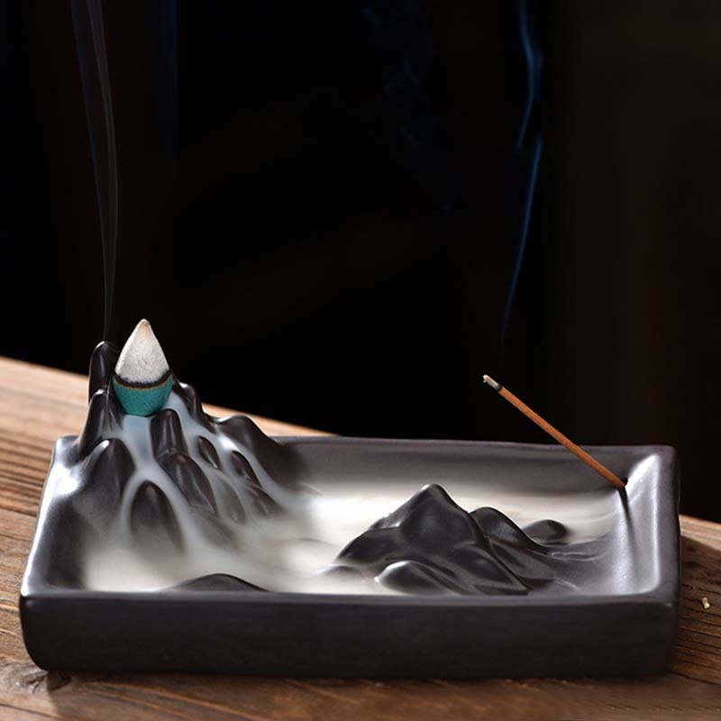 Brûleur d'encens à refoulement en céramique avec bénédiction de l'eau qui coule des montagnes