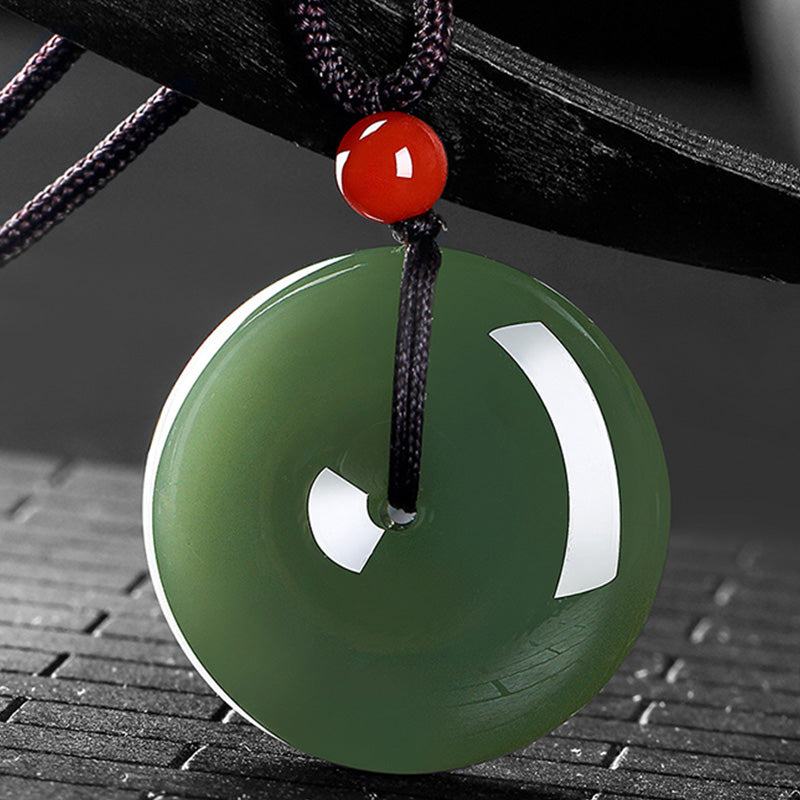Collier avec pendentif en jade rond naturel et Buddha Stones, boucle de paix et de prospérité