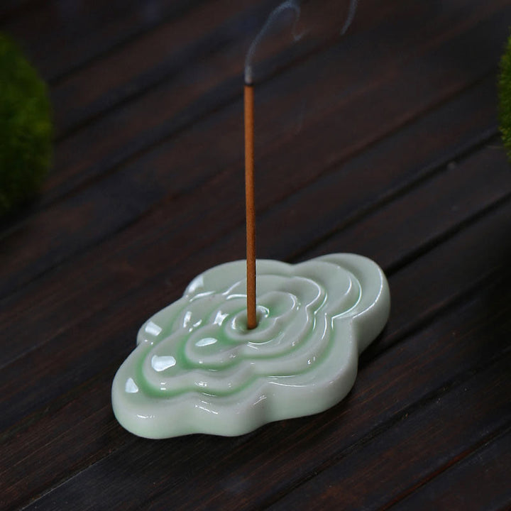 Brûleur d'encens en céramique avec mini Buddha Stones et nuages de bon augure