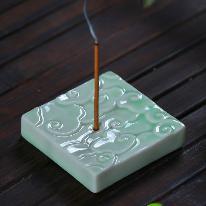 Brûleur d'encens en céramique avec mini Buddha Stones et nuages de bon augure
