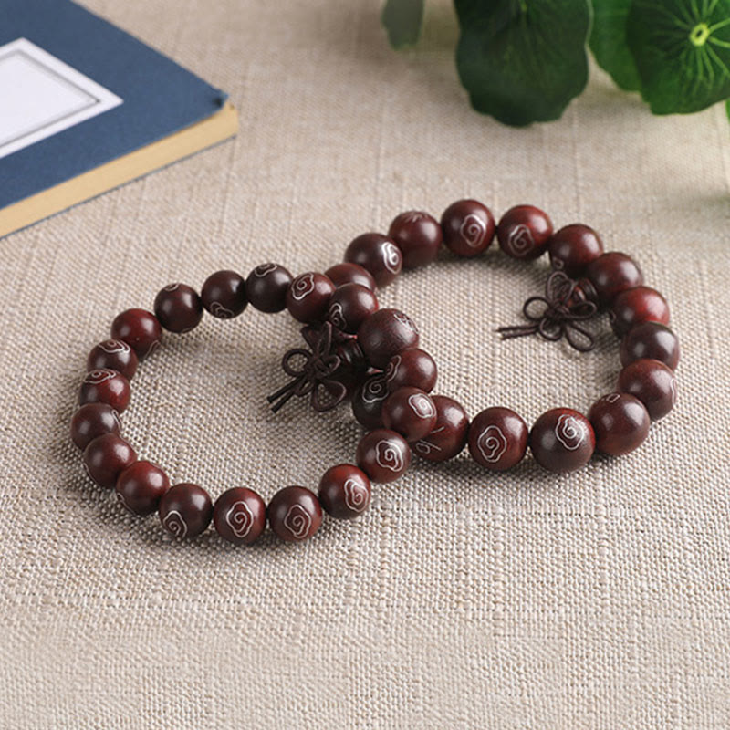 Bracelet de protection en argent sterling 925 avec petites feuilles incrustées de Buddha Stones en bois de santal rouge Om Mani Padme Hum et nuages de bon augure