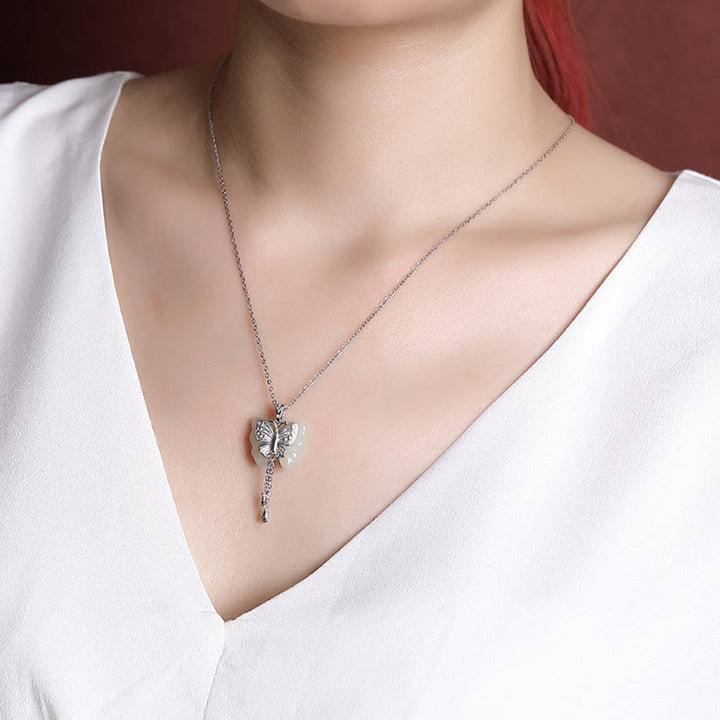Collier pendentif bénédiction papillon en jade blanc Hetian plaqué or en argent sterling 925 Buddha Stones