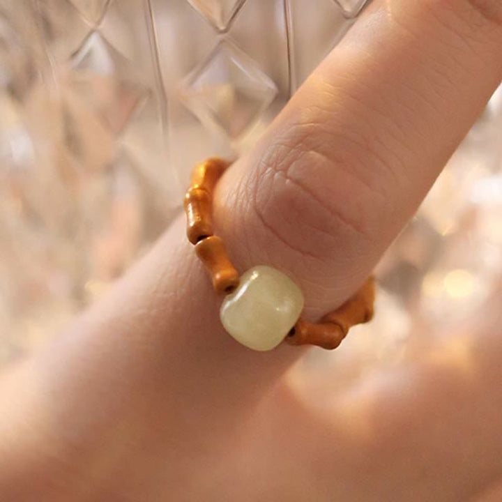 Bague porte-bonheur en bambou et perles de jade Hetian