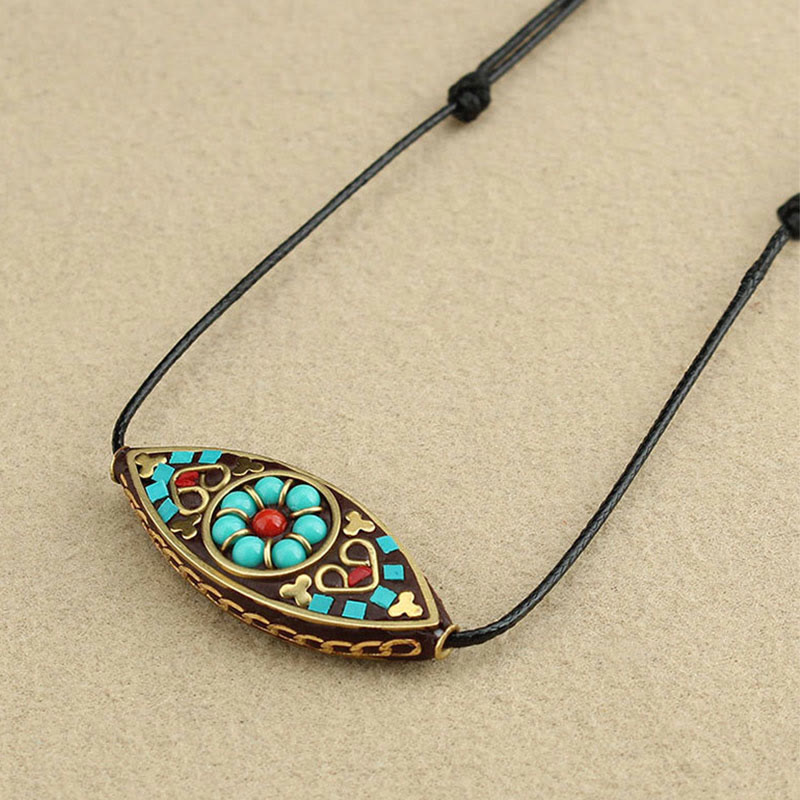 Collier pendentif en perles turquoises du Tibet avec Buddha Stones et motif marquise, protection et force