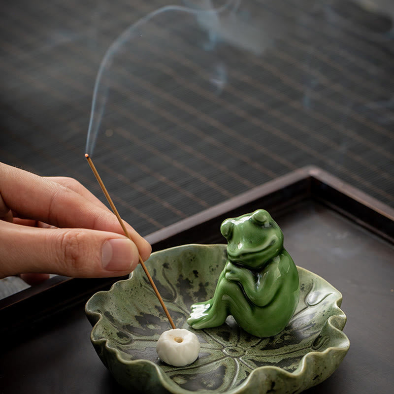 Brûleur d'encens en céramique avec motif de grenouille et de méditation en forme de Buddha Stones