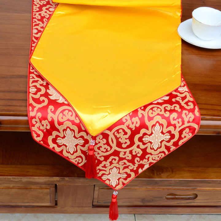 Chemin de table Jacquard à pompons avec motif de dragon Vajra et de fleurs d'autel de prière, symboles de bon augure tibétains