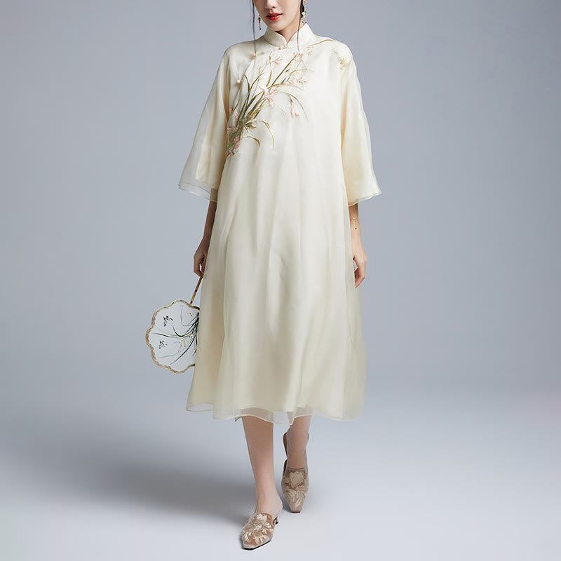 Robe qipao vintage en soie de Buddha Stones 100 % 6 momme avec broderie de fleurs et de papillons pour femme