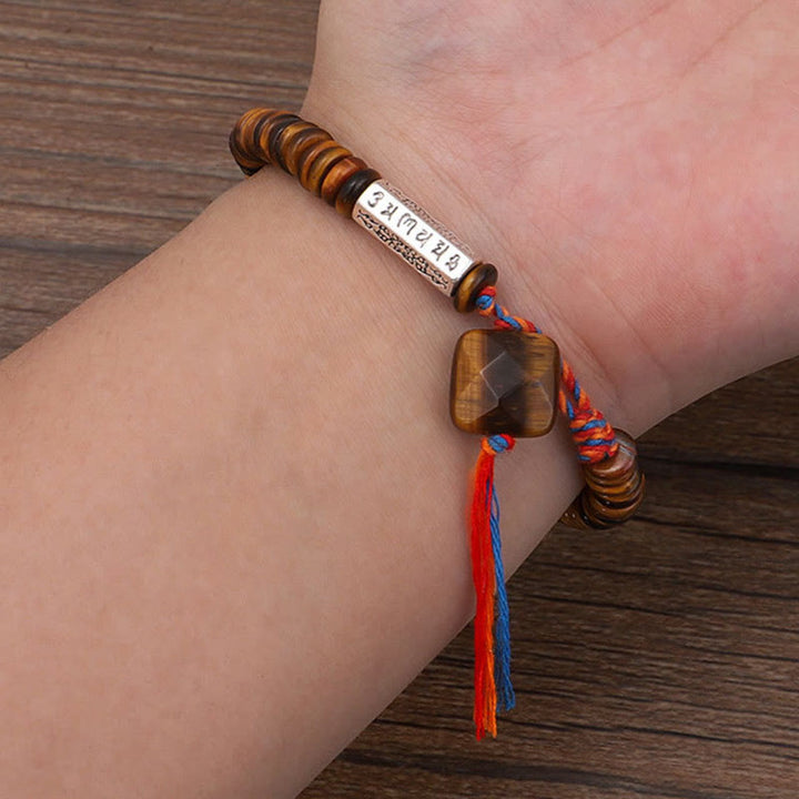 Bracelet de protection et de pouvoir tibétain en Buddha Stones et œil de tigre Om Mani Padme Hum
