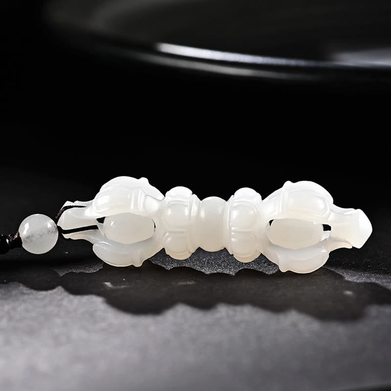 Collier pendentif tibétain en jade cyan Hetian naturel et jade blanc Dorje Vajra gravé