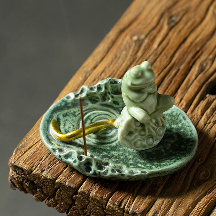 Brûleur d'encens en céramique avec motif de grenouille et de méditation en forme de Buddha Stones