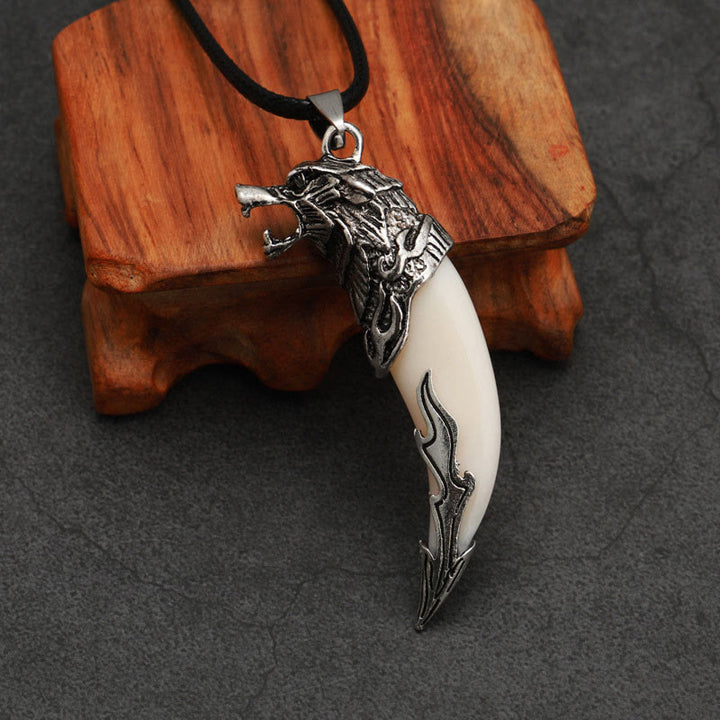 Collier pendentif d'équilibre en acier titane imitation dent de loup en Buddha Stones