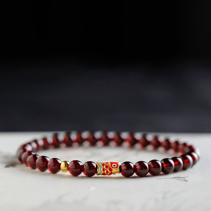 Bracelet de protection en grenat naturel avec poisson koï en or 999 de Buddha Stones - image 2