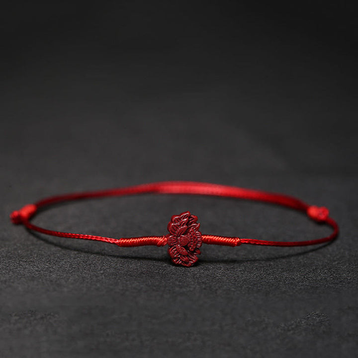 Bracelet tressé fait main en Buddha Stones avec fleur de prunier et trèfle à quatre feuilles PiXiu Lotus Koi Fish Cinabre Blessing