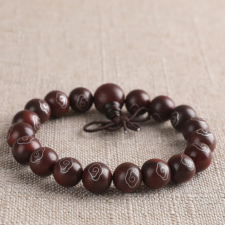Bracelet de protection en argent sterling 925 avec petites feuilles incrustées de Buddha Stones en bois de santal rouge Om Mani Padme Hum et nuages de bon augure