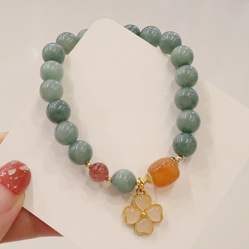 Bracelet de prospérité avec breloque en trèfle à quatre feuilles en jade et Buddha Stones