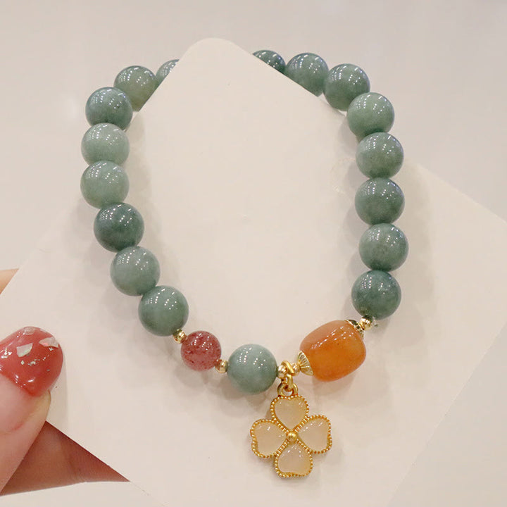 Bracelet de prospérité avec breloque en trèfle à quatre feuilles en jade et Buddha Stones