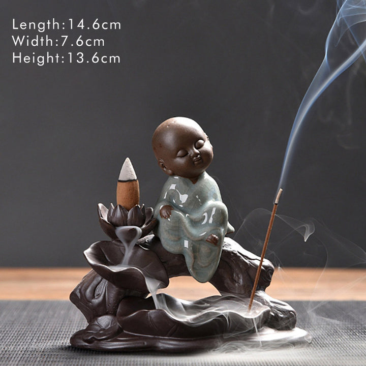 Brûleur d'encens en céramique avec bénédiction de lotus et petit moine en Buddha Stones