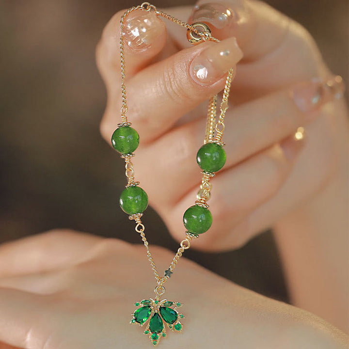Bracelet en calcédoine verte plaqué or 14 carats avec feuille d'érable et courage de Buddha Stones