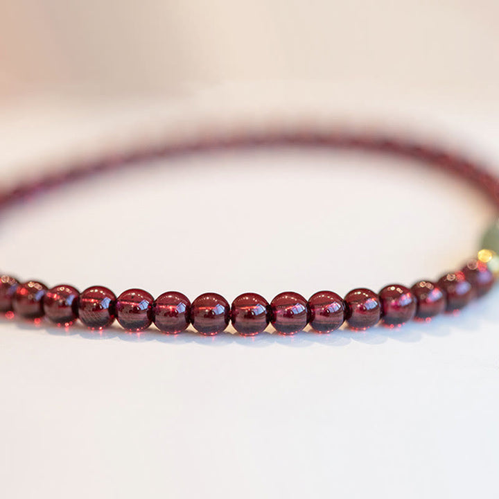 Bracelet porte-bonheur en Buddha Stones, quartz fraise, grenat, jade, caractère Fu