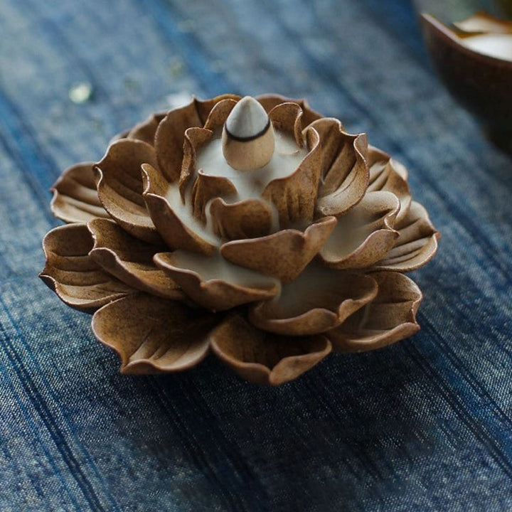 Brûleur d'encens tibétain à reflux en forme de lotus avec Buddha Stones