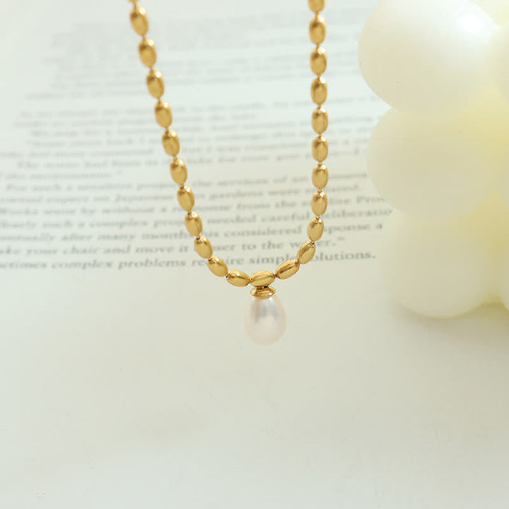 Collier avec pendentif en perles de paix