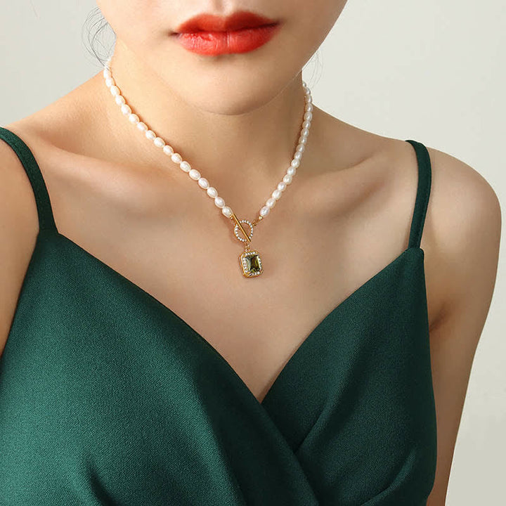 Collier pendentif en perles de zircon et breloque de richesse