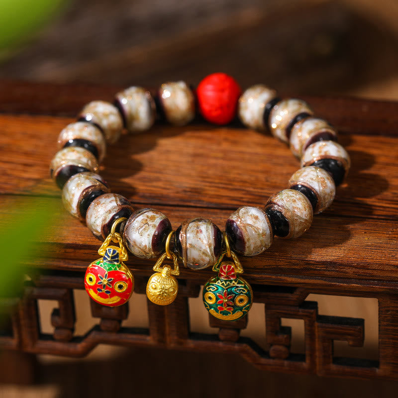 Bracelet de perles de cinabre colorées représentant une famille de bêtes avaleuses d'or