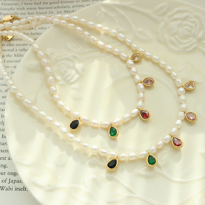 Collier avec pendentif en pierre de cristal de perle et pureté