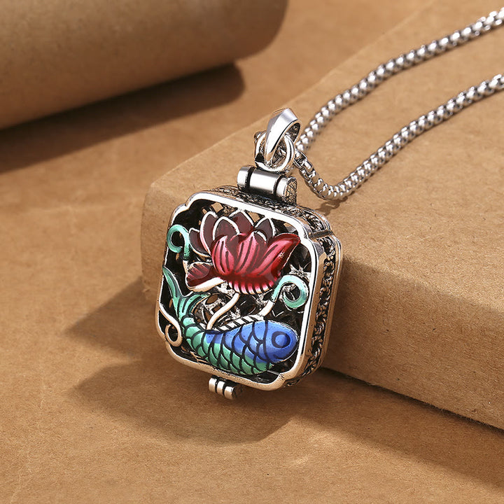 Collier pendentif en forme de boîte de prière avec Buddha Stones, poisson Koi, lotus, pièces de cuivre, Luck Ghau - Poisson Koi Lotus et chaîne - image 1