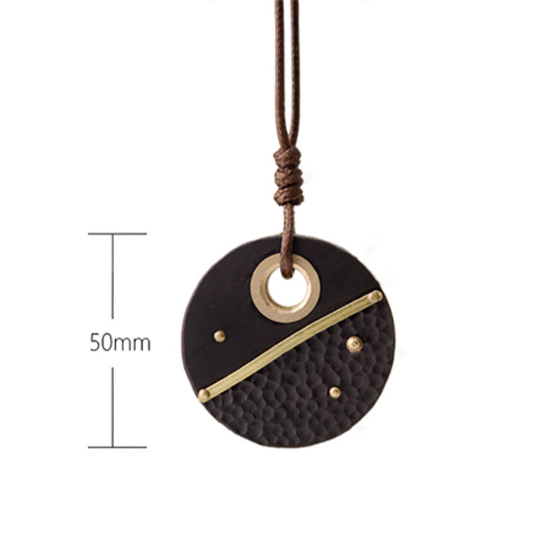 Collier pendentif en cuivre et bois d'ébène rond fabriqué à la main avec des Buddha Stones