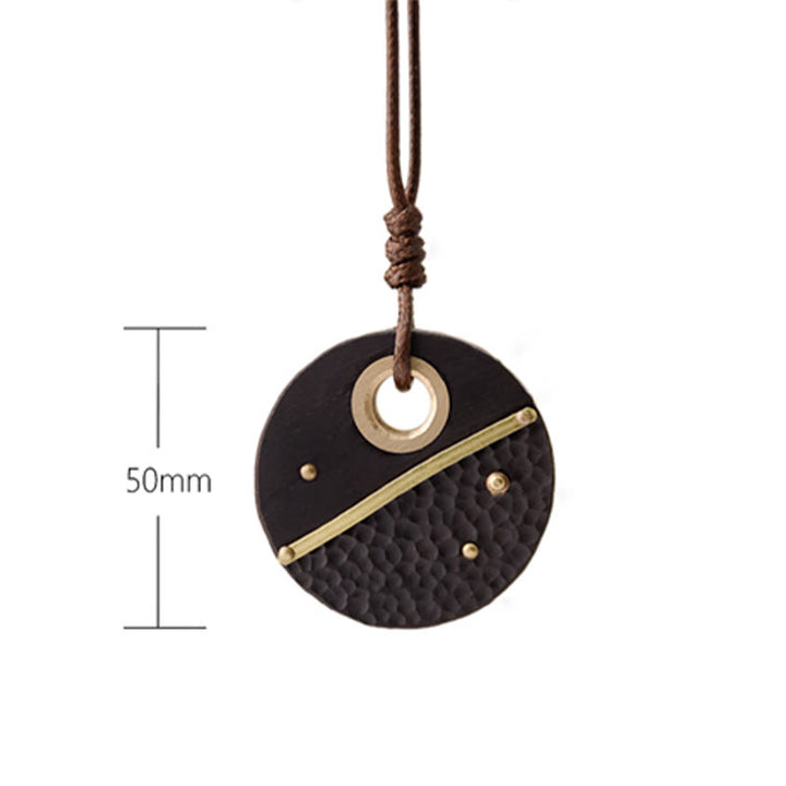 Collier pendentif en cuivre et bois d'ébène rond fabriqué à la main avec des Buddha Stones