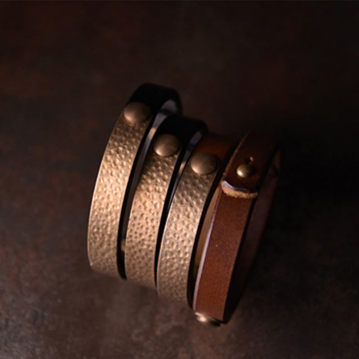 Bracelet de richesse en cuir et cuivre avec Buddha Stones vintage fait à la main