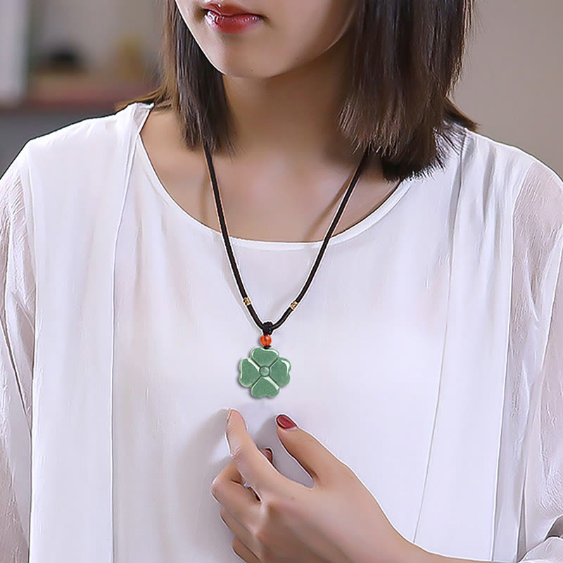 Collier pendentif trèfle à quatre feuilles en jade naturel porte - bonheur et prospérité