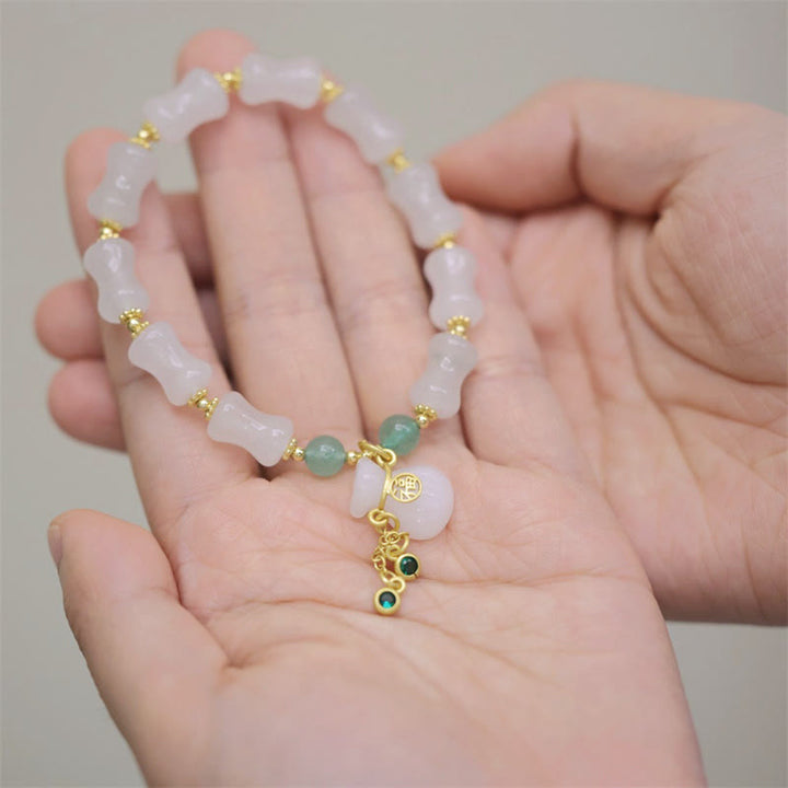 Bracelet en Buddha Stones en soie blanche naturelle dorée et bambou avec motif porte-bonheur et personnage Fu
