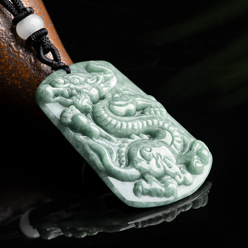 Collier pendentif amulette de succès en jade avec Buddha Stones Année du Dragon Zodiaque chinois