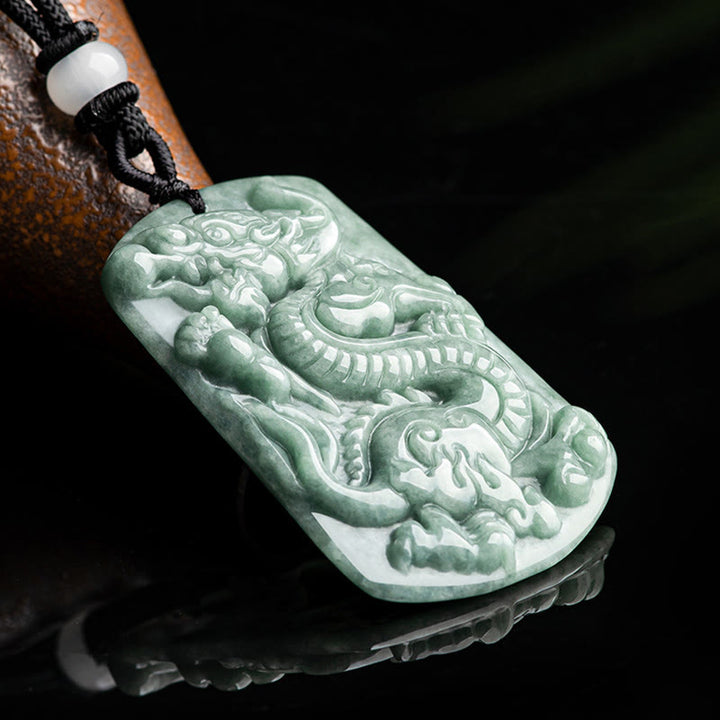 Collier pendentif amulette de succès en jade avec Buddha Stones Année du Dragon Zodiaque chinois