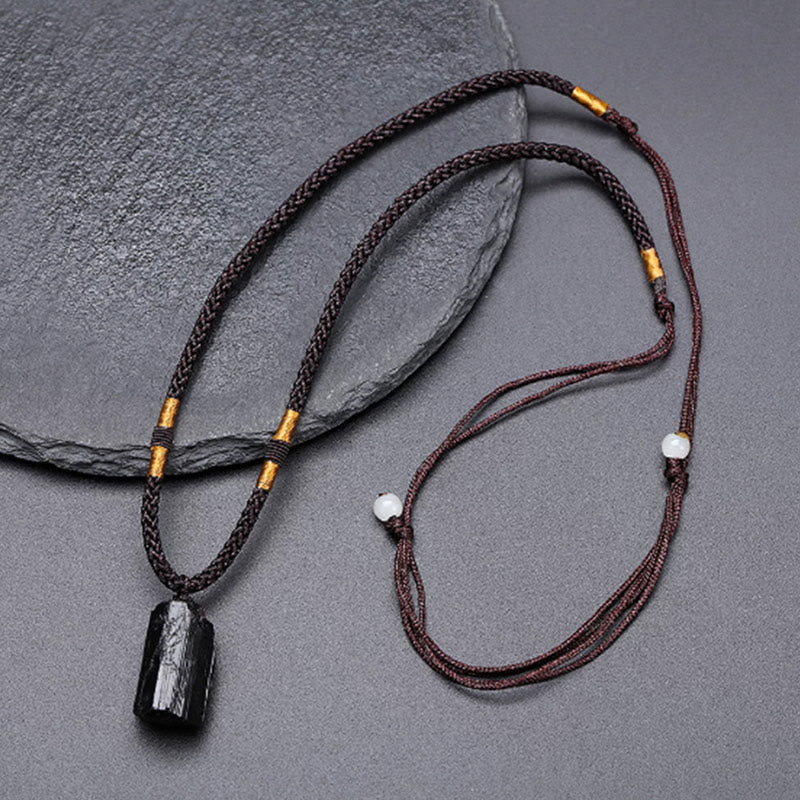 Collier avec pendentif en corde positive en tourmaline noire naturelle de Buddha Stones