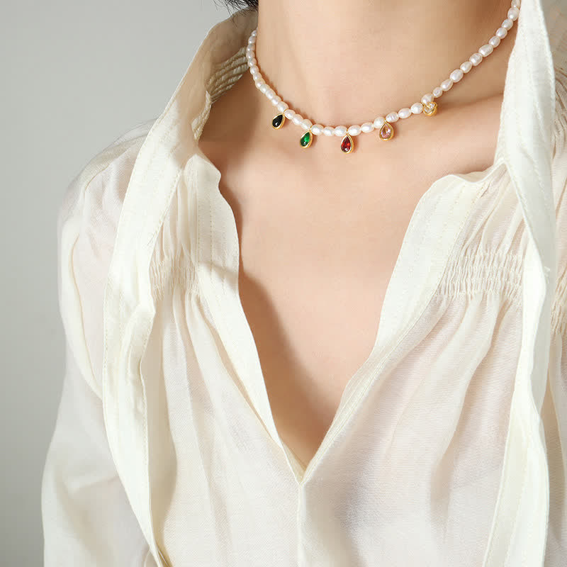 Collier avec pendentif en pierre de cristal de perle et pureté