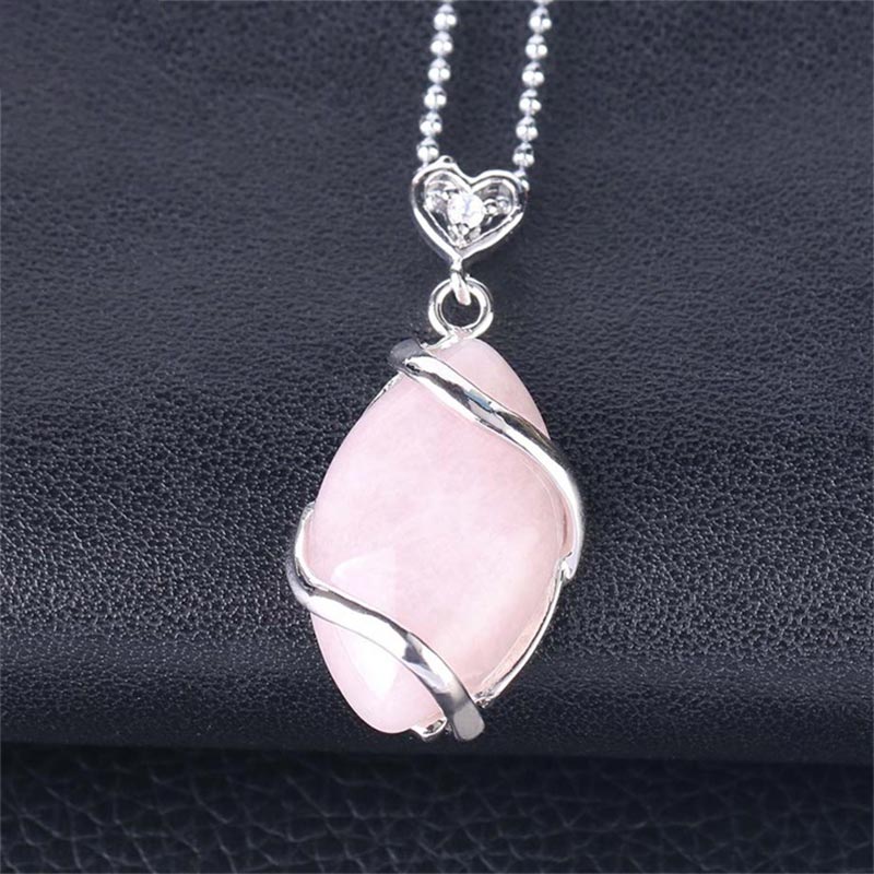 Collier pendentif en pierre de cristal naturel à motif marquise Buddha Stones
