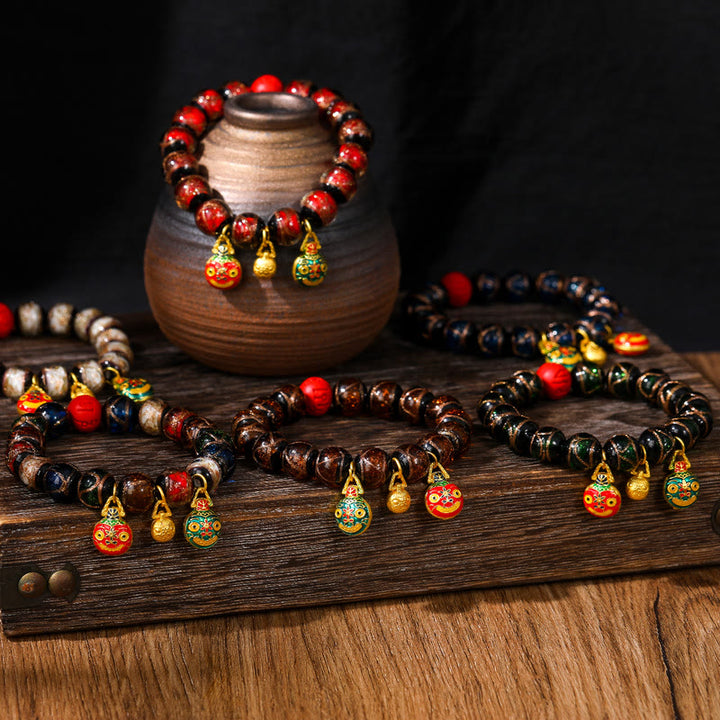 Bracelet de perles de cinabre colorées représentant une famille de bêtes avaleuses d'or