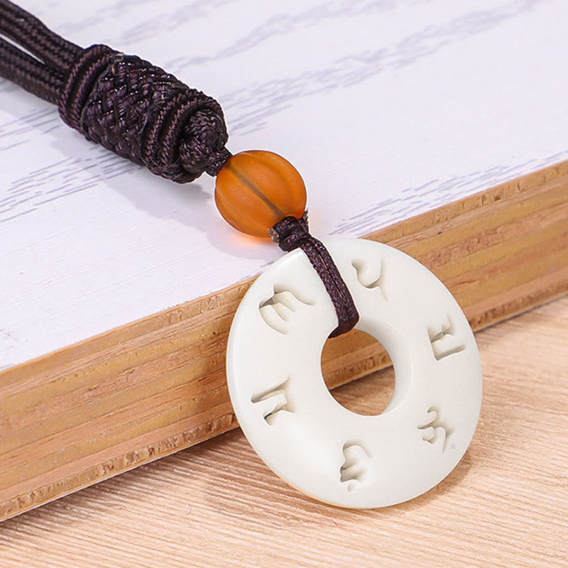 Collier pendentif de protection gravé en forme de fruit en ivoire Buddha Stones Om Mani Padme Hum - image 3
