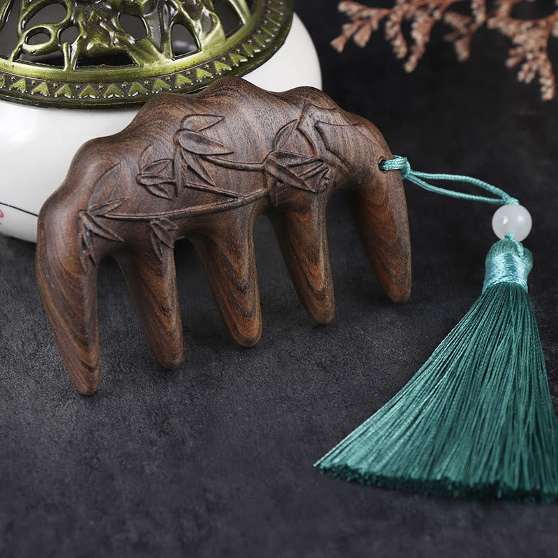 Peigne à pompon apaisant gravé en bois de santal vert et fleurs de prunier, lotus, poisson koï