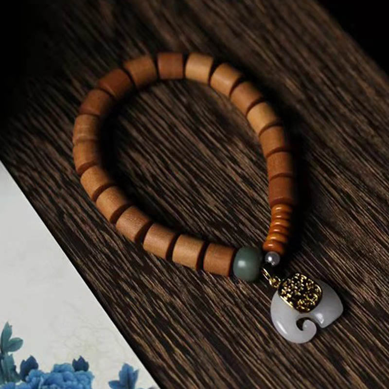 Bracelet de protection éléphant en jade et bois de santal