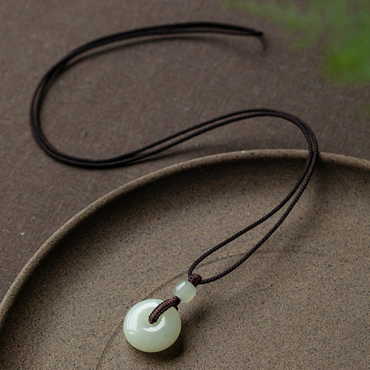 Collier pendentif en jade rond naturel Buddha Stones, boucle de paix, chance, prospérité